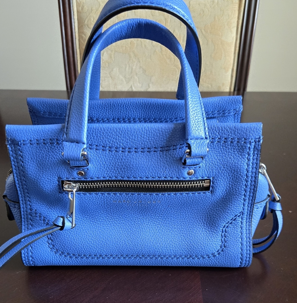 Elegant Marc Jacobs Blue Top Handle Bag